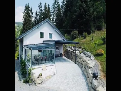Das Gebäude in dem sich die Ferienwohnung befindet