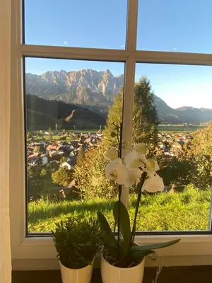 Ein allgemeiner Bergblick oder ein Berglick von der Ferienwohnung aus
