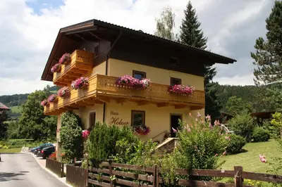 Das Gebäude in dem sich das Privatzimmer befindet