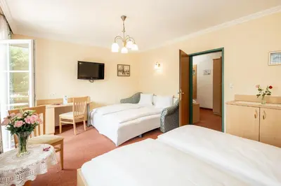 Ein Bett oder Betten in einem Zimmer der Unterkunft Landhotel Stofflerwirt
