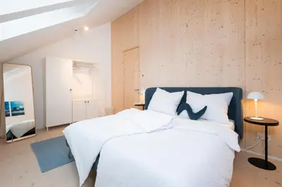 Ein Bett oder Betten in einem Zimmer der Unterkunft HIMMELBLAU - Design Apartment am Mondsee