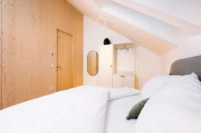 Ein Bett oder Betten in einem Zimmer der Unterkunft HIMMELBLAU - Design Apartment am Mondsee