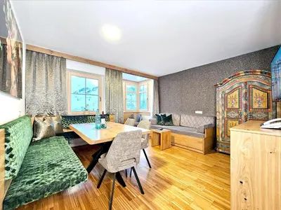 Ein Sitzbereich in der Unterkunft Aparthotel Bernhof