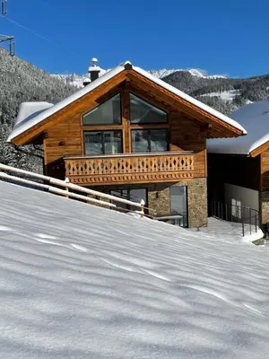 Ein allgemeiner Bergblick oder ein Berglick von des Ferienhauses aus