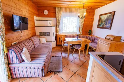 Ein Sitzbereich in der Unterkunft Bergidyll 6 by Alpenidyll Apartments