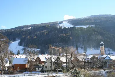 Ein allgemeiner Bergblick oder ein Berglick von der Ferienwohnung aus
