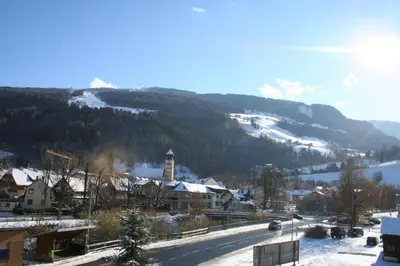 Ein allgemeiner Bergblick oder ein Berglick von der Ferienwohnung aus