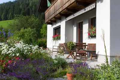 Ein Garten an der Unterkunft Reinthalers