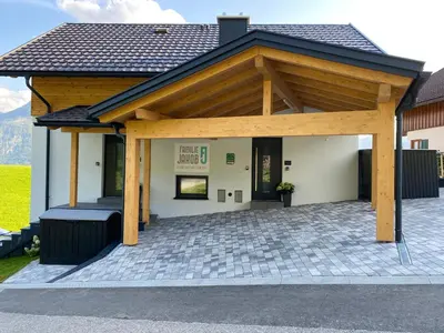 Das Gebäude in dem sich die Ferienwohnung befindet