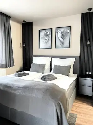Ein Bett oder Betten in einem Zimmer der Unterkunft The Steakhouse - Guest Rooms