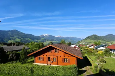 Ein allgemeiner Bergblick oder ein Berglick von der Ferienwohnung aus