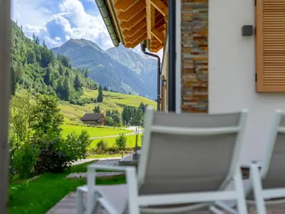 Ein allgemeiner Bergblick oder ein Berglick von des Chalets aus