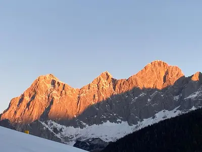 Ein allgemeiner Bergblick oder ein Berglick von der Ferienwohnung aus