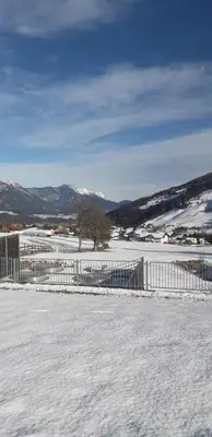 Ein allgemeiner Bergblick oder ein Berglick von der Ferienwohnung aus