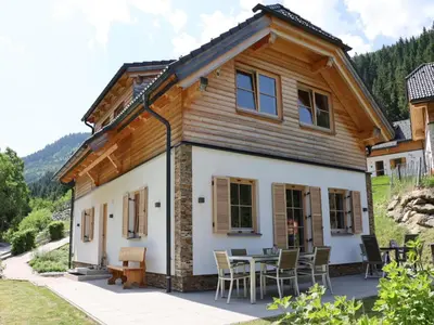 Ein allgemeiner Bergblick oder ein Berglick von des Chalets aus