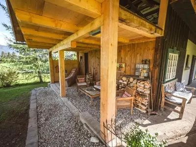Ein Garten an der Unterkunft Naturpark Chalet Schladming-Dachstein