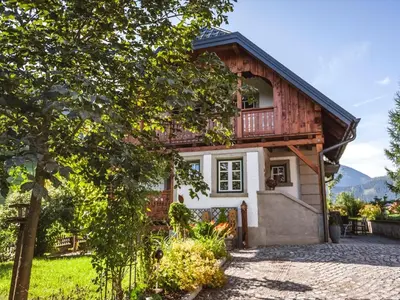 Ein Garten an der Unterkunft Naturpark Chalet Schladming-Dachstein