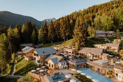 Ein allgemeiner Bergblick oder ein Berglick von des Hotels aus