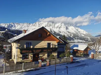 Ein allgemeiner Bergblick oder ein Berglick von der Ferienwohnung aus