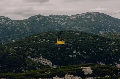 Ein allgemeiner Bergblick oder ein Berglick von des Hotels aus