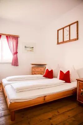 Ein Bett oder Betten in einem Zimmer der Unterkunft Gjaid-Alm 1739m am Dachstein-Only Accessible by Cable Car