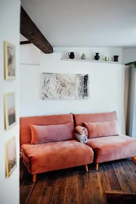 Ein Sitzbereich in der Unterkunft Apartment Aussee- Atelier Salzherrenhof- Küche, WLAN, Netflix