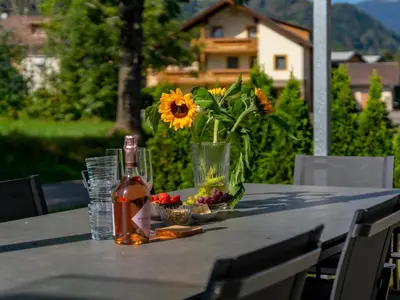 Ein allgemeiner Bergblick oder ein Berglick von des Ferienhauses aus