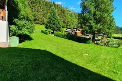 Ein Garten an der Unterkunft Murzeit Apartman