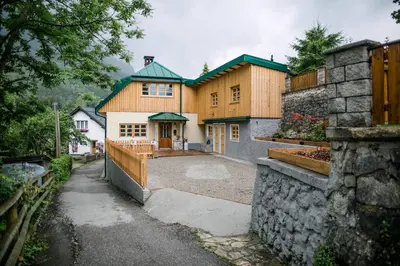 Das Gebäude in dem sich die Ferienwohnung befindet