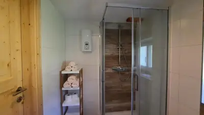 Ein Badezimmer in der Unterkunft Kalvarienberg Appartement Gosau