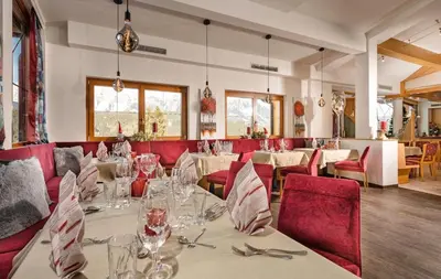 Ein Sitzbereich in der Unterkunft Der Burgfellnerhof - Adults Only