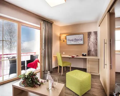 Ein Sitzbereich in der Unterkunft Der Burgfellnerhof - Adults Only