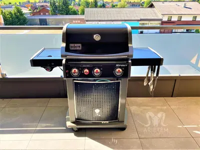 Ein für Gäste verfügbarer Grill in der Ferienwohnung