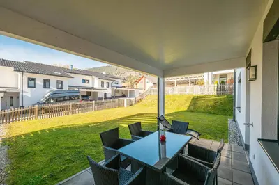 Ein Garten an der Unterkunft Appartement Franz Josef - by myNests