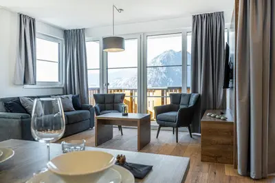 Ein Sitzbereich in der Unterkunft AlpenParks Hotel & Apartment Alpendorf
