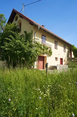Das Gebäude in dem sich die Ferienwohnung befindet