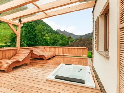 Ein allgemeiner Bergblick oder ein Berglick von des Chalets aus