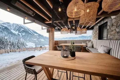 Ein allgemeiner Bergblick oder ein Berglick von des Hotels aus