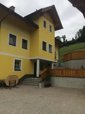 Das Gebäude in dem sich die Ferienwohnung befindet