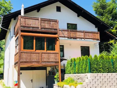 Das Gebäude in dem sich die Ferienwohnung befindet