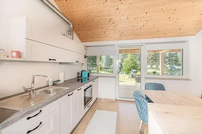 Küche/Küchenzeile in der Unterkunft Chalets am Badesee Lassing