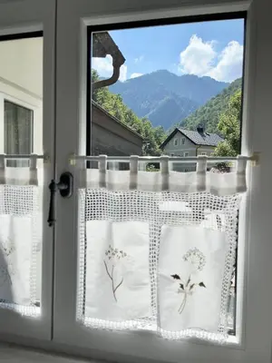 Ein allgemeiner Bergblick oder ein Berglick von der Ferienwohnung aus