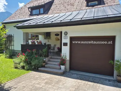 Das Gebäude in dem sich das Ferienhaus befindet