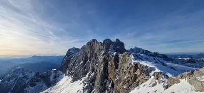 Ein allgemeiner Bergblick oder ein Berglick von der Ferienwohnung aus