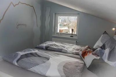 Ein Bett oder Betten in einem Zimmer der Unterkunft Ferienhaus Fux - Your Lake and Ski Hideaway at Tauplitz near Hallstatt