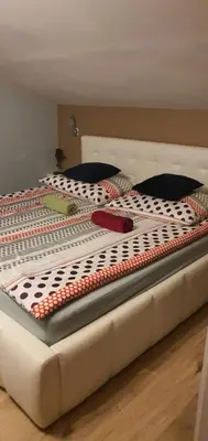 Ein Bett oder Betten in einem Zimmer der Unterkunft Ferienhaus Fux - Your Lake and Ski Hideaway at Tauplitz near Hallstatt