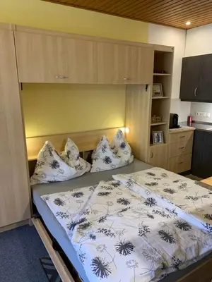 Ein Bett oder Betten in einem Zimmer der Unterkunft Ferienwohnung Chrisi im Kulmhof
