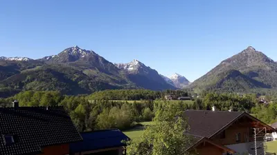 Ein allgemeiner Bergblick oder ein Berglick von der Ferienwohnung aus