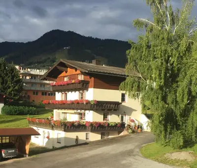 Ein allgemeiner Bergblick oder ein Berglick von des Privatzimmers aus