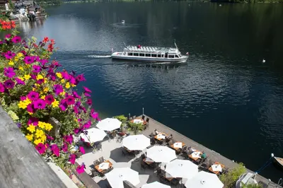 Blick auf einen Fluss in der Nähe des Hotels